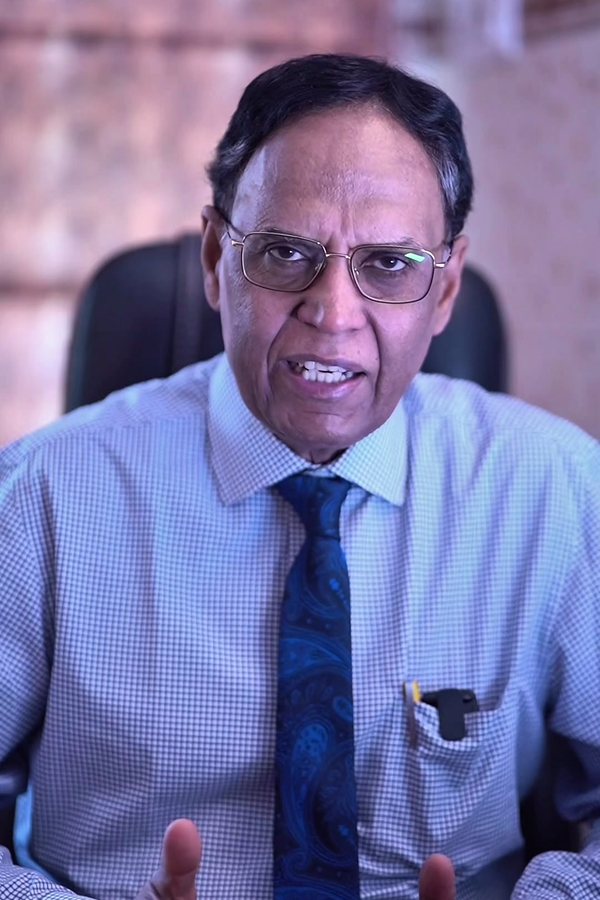 Dr. Sushil Sharma explains knee preservation options at Kailash Hospital, Noida